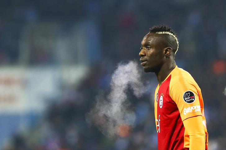 Galatasaraylı Mbaye Diagne'den şok paylaşım: Futboldan hiç anlamayan aptal insanlar