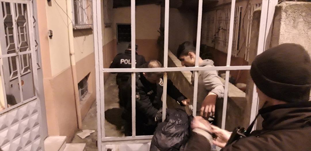 Ka&ccedil;an hırsız &ccedil;ıkmaz sokağa girince yakalandı 