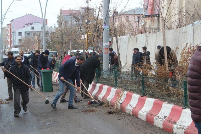 Seçilen başkanın ilk işi