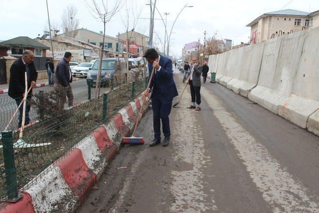 Seçilen başkanın ilk işi