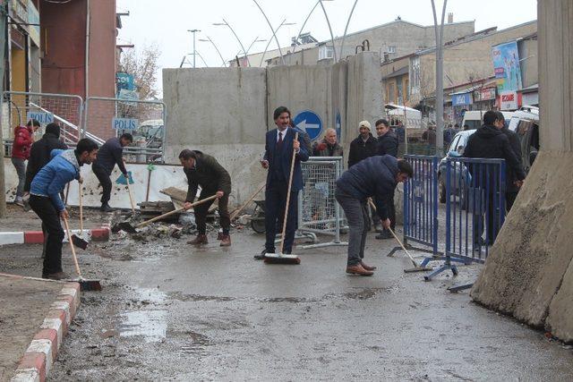 Seçilen başkanın ilk işi