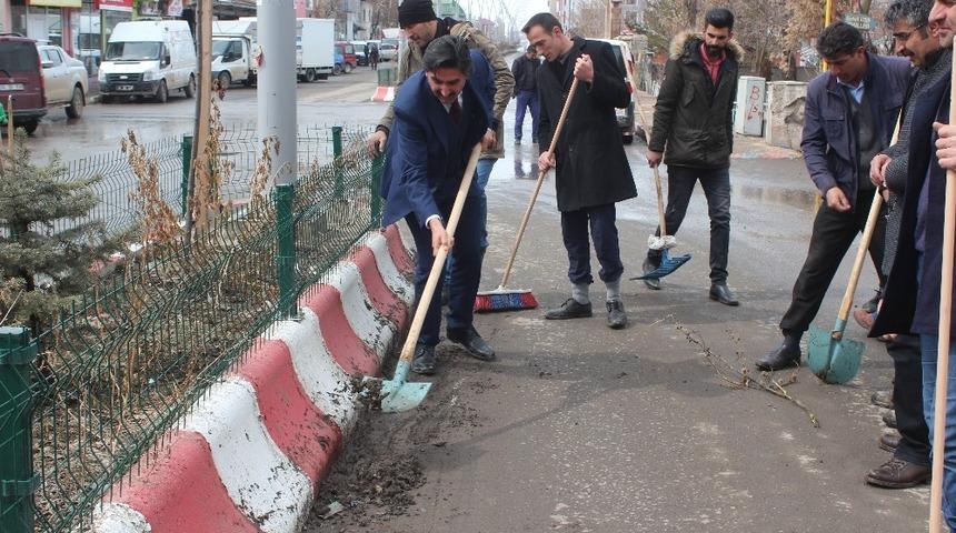 Se&ccedil;ilen başkanın ilk işi