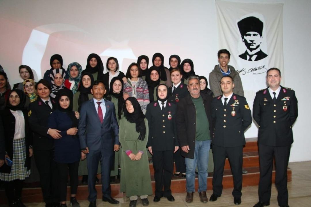 Tatvan&rsquo;da &ldquo;Şehitlik ve Gazilik&rdquo; konferansı