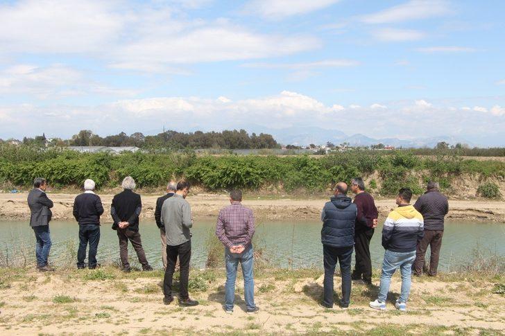 Görür görmez telefona sarıldılar! Aksu Çayı'nda şaşırtan anlar G5