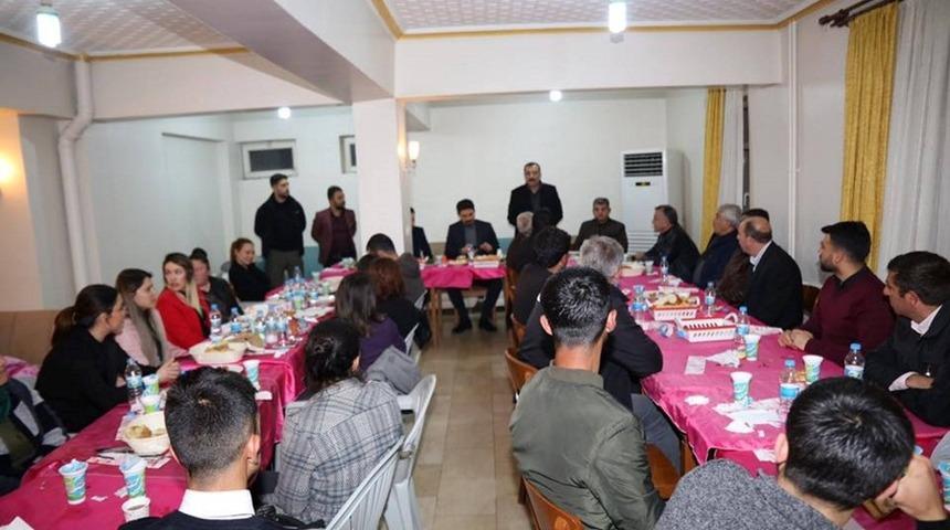 Kaymakam &Ccedil;elik belediye personeliyle yemekte buluştu