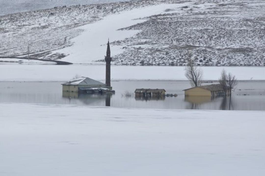  Bir anda dolmaya başladı! B&ouml;lge hızla boşaltılıyor