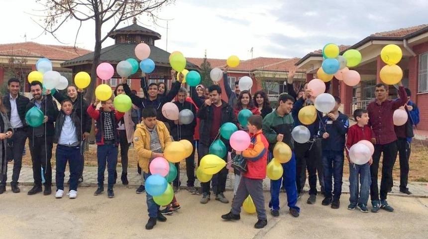 Üniversiteli öğrenciler engelleri kaldırdı