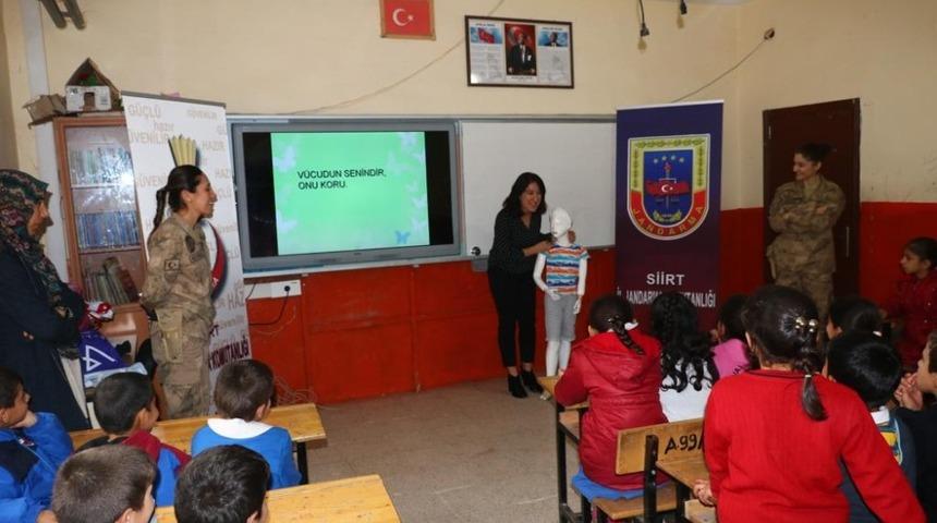 Siirt’te jandarma görev başında çocuklar güvende