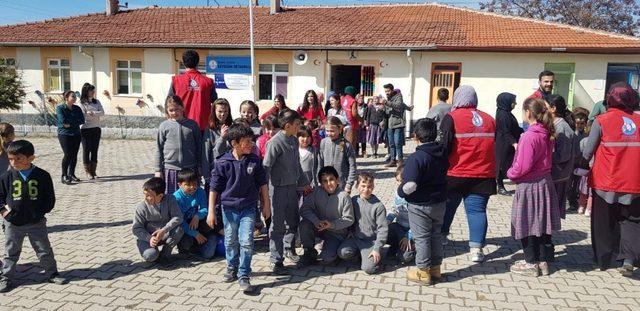 DPÜ Damla Topluluğu’ndan Sevdiğin İlk ve Ortaokulu’na ziyaret