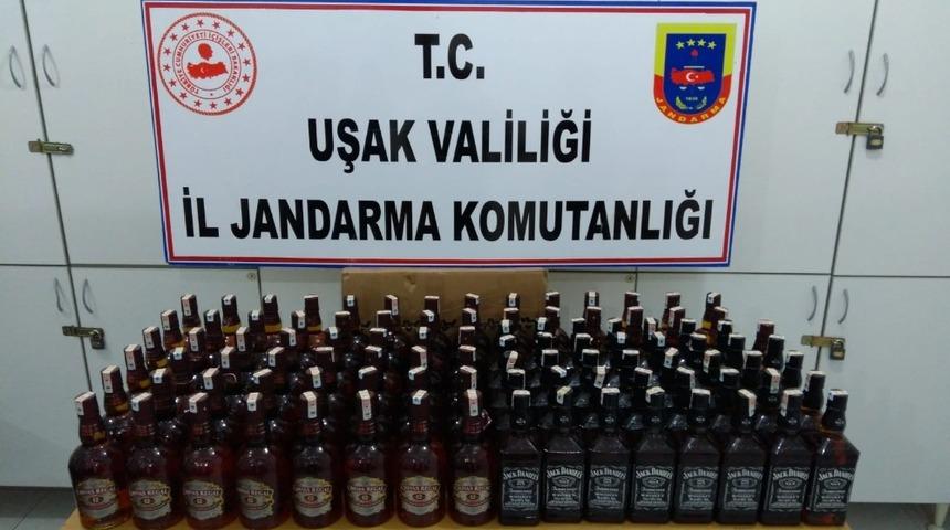 Uşak polisinden sosyal medya &uuml;zerinden sahte i&ccedil;ki satanlara operasyon