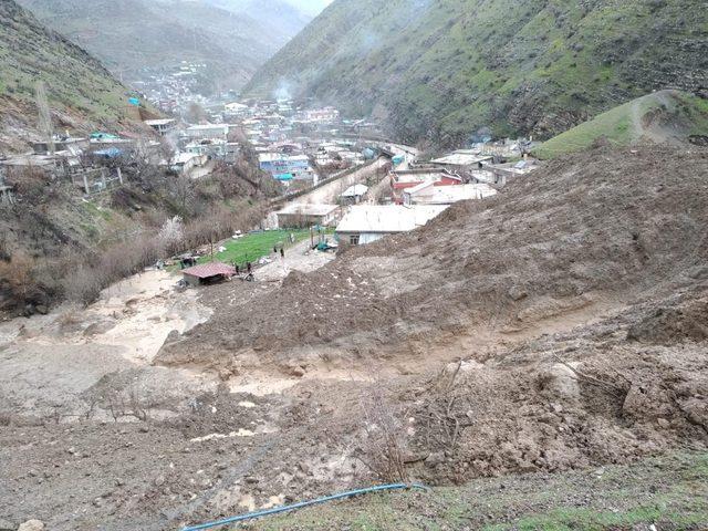 Şırnak’ta heyelan, evler toprak altında kaldı