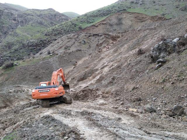 Şırnak’ta heyelan, evler toprak altında kaldı