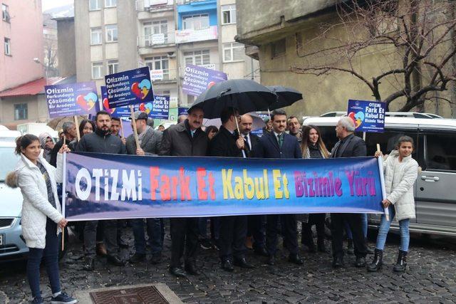 Bitlis’te otizm farkındalık yürüyüşü