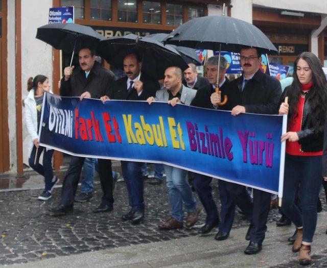 Bitlis’te otizm farkındalık yürüyüşü