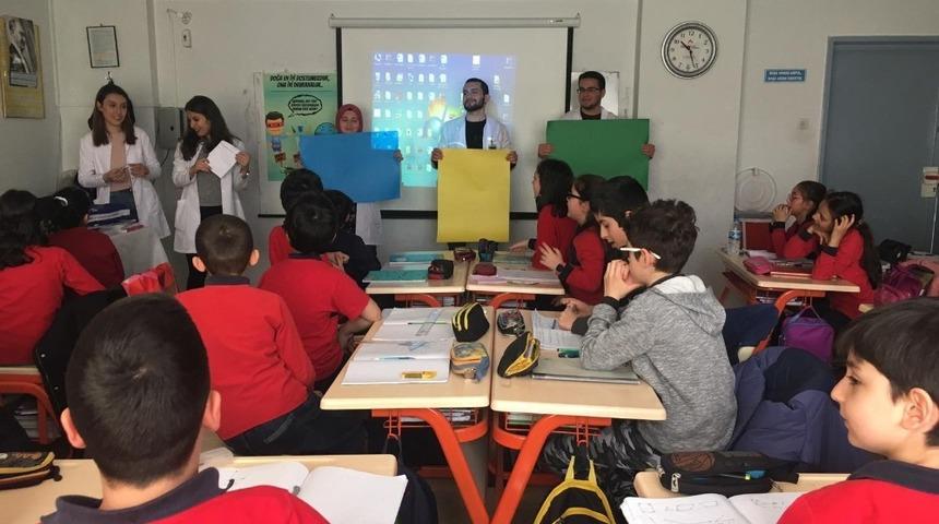 OM&Uuml;&rsquo;l&uuml; &ouml;ğrencilerden &ccedil;ocuklara beslenme, kişisel hijyen ve &ccedil;evre eğitimleri