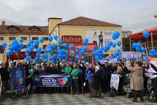 Mavi balonlar otizmliler için gökyüzüne bırakıldı