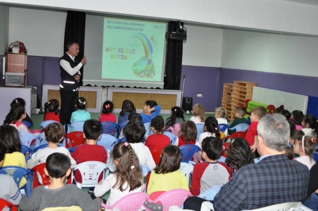 Anaokulu &ouml;ğrencilerine &lsquo;Afete Hazır Okul&rsquo; eğitimi