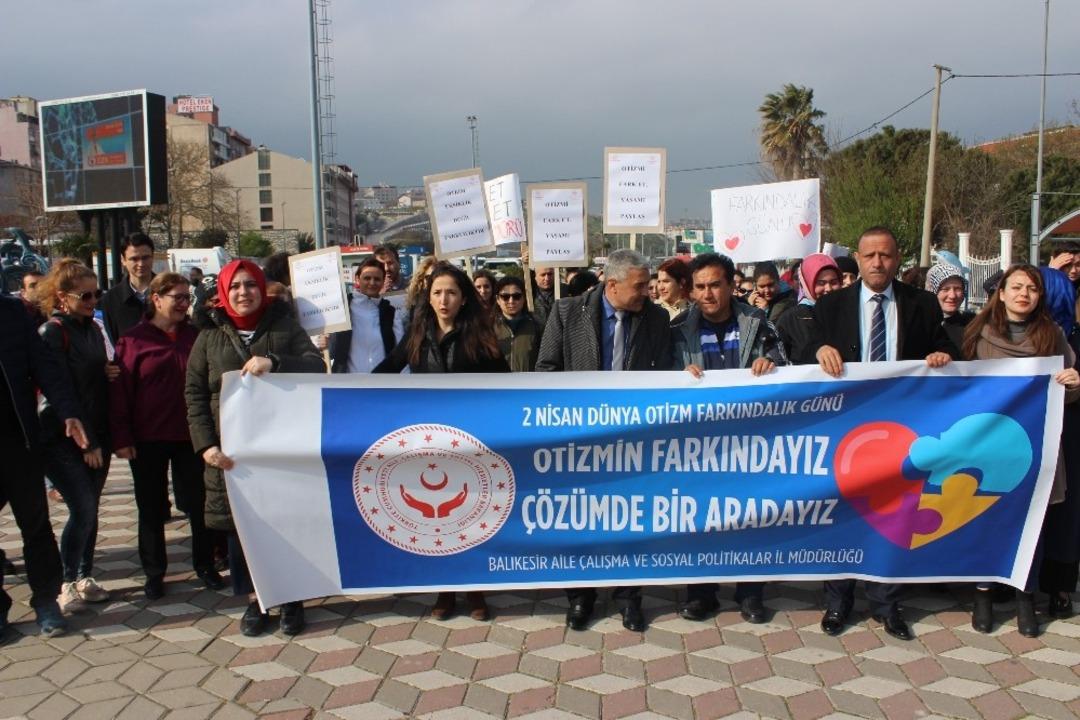 D&uuml;nya Otizm Farkındalık y&uuml;r&uuml;y&uuml;ş&uuml; yapıldı