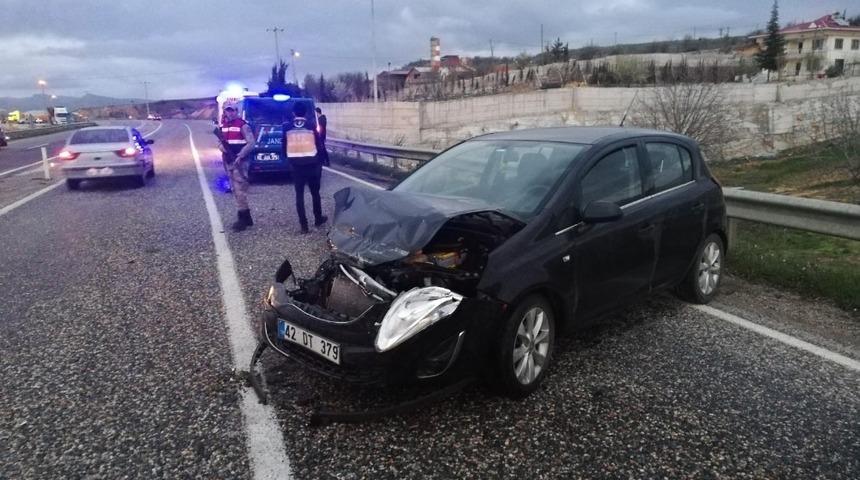 Otomobil bariyere &ccedil;arptı