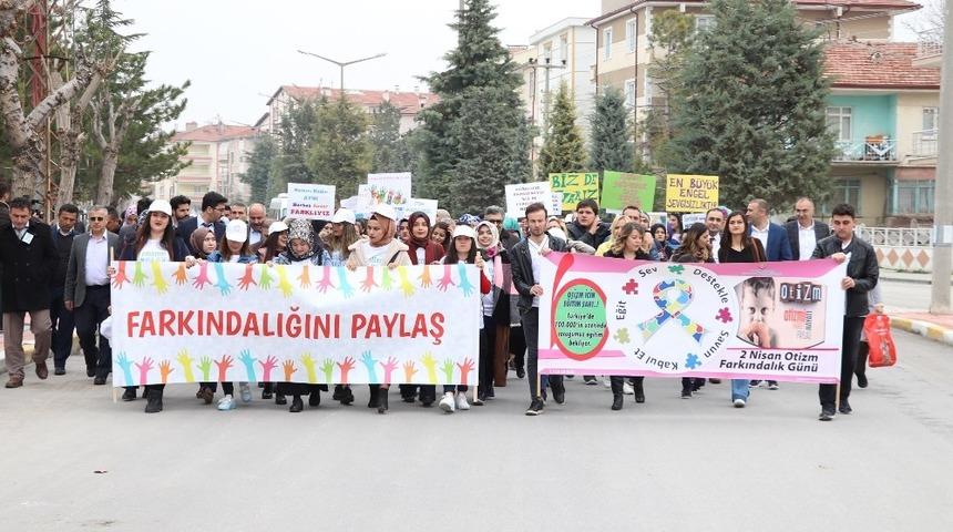 Karaman’da ‘2 Nisan Dünya Otizm Farkındalık Günü’ yürüyüşü