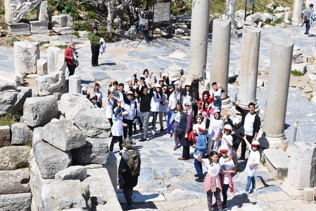 Vanlı öğrenciler İzmir'i gezdi