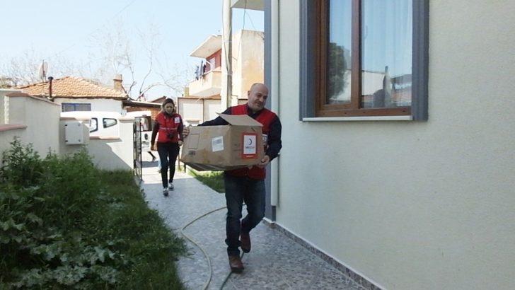 Burhaniye’de evi yanan aileye Kızılay sahip çıktı G4