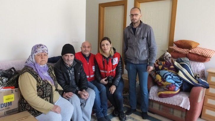 Burhaniye’de evi yanan aileye Kızılay sahip çıktı G5