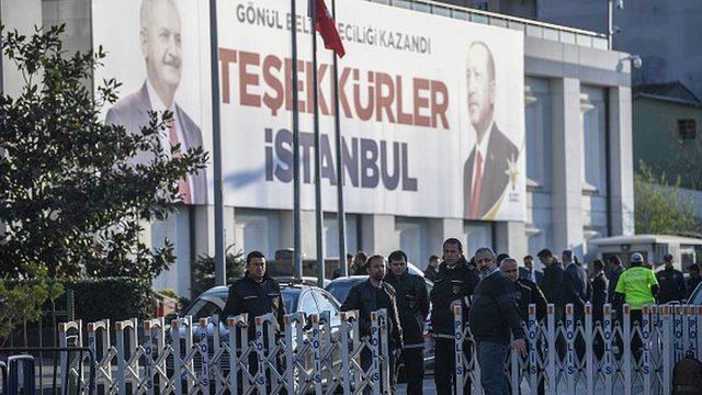 İstanbul'da AKP'nin hazırlattığı panolar