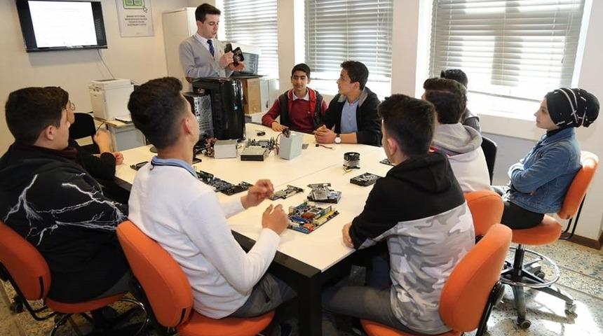 Öğrencilerden Dijital Kütüphane’ye yoğun ilgi