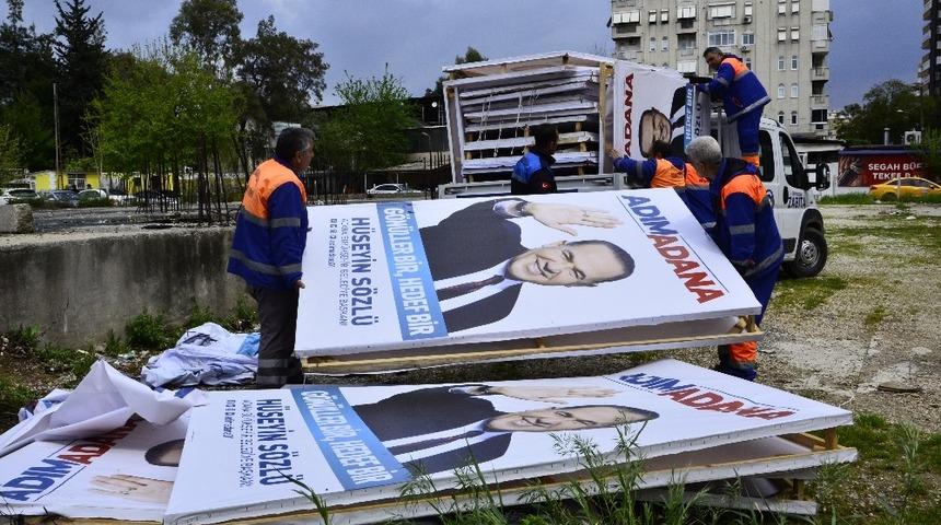 H&uuml;seyin S&ouml;zl&uuml;&rsquo;n&uuml;n se&ccedil;im afişleri toplandı