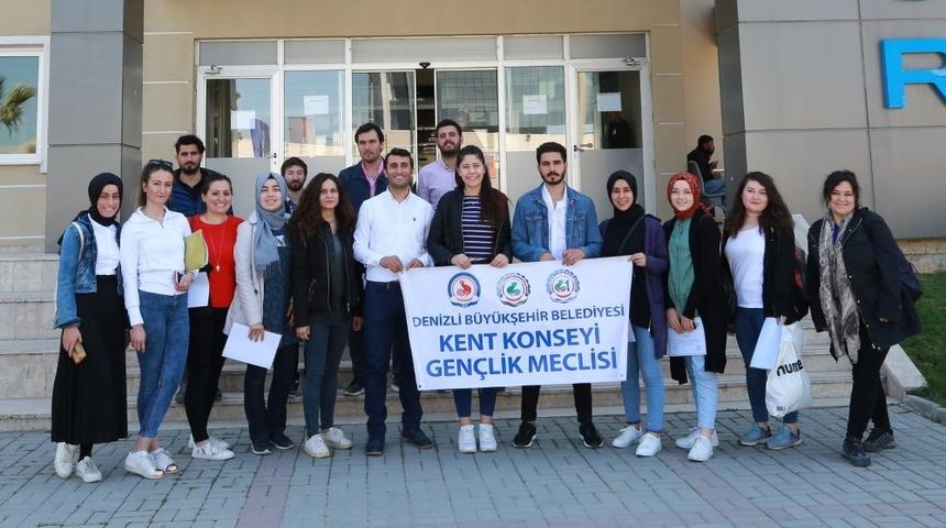 İş Kulübü Eğitimini başarıyla bitiren gençler sertifikalarını aldı