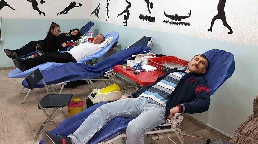 G&ouml;rdes&rsquo;te 80 &uuml;nite kan bağışı yapıldı