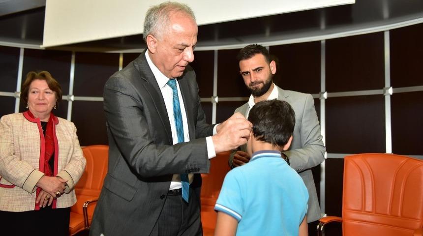 Kepez&rsquo;den 26 kişiye işitme cihazı