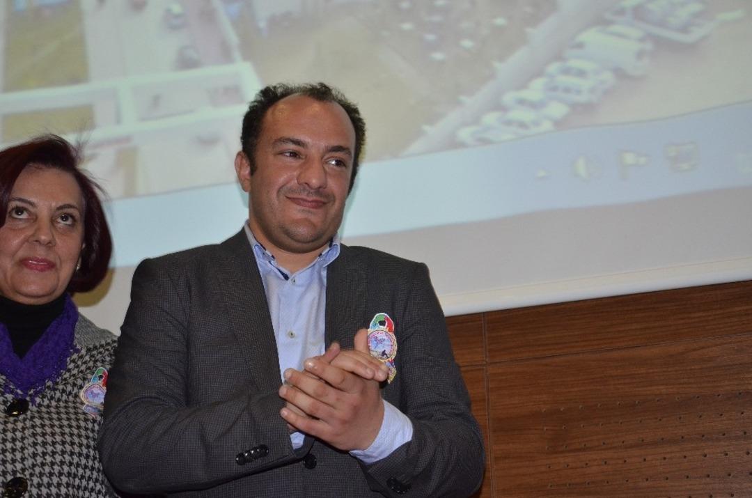 Otizmli Atakan&rsquo;ın okuduğu şiir ağlattı