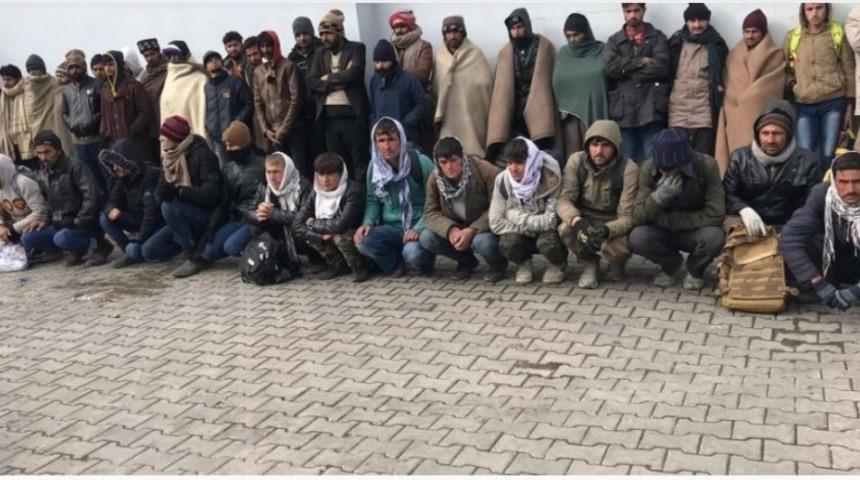 Başkale&rsquo;de 132 ka&ccedil;ak g&ouml;&ccedil;men yakalandı