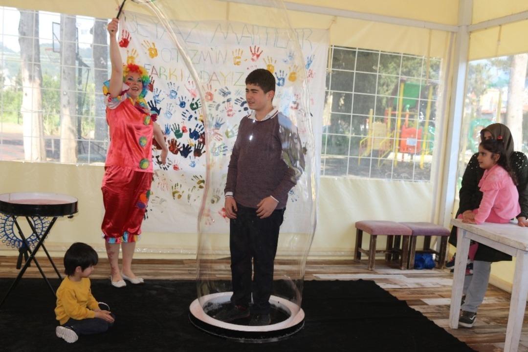 Otizmli &ccedil;ocuklar doyasıya eğlendi