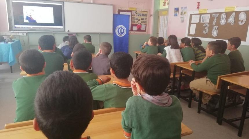 Uşak &Uuml;niversitesi &ouml;ğrencileri "Birde Sen Engel Olma!" dedi