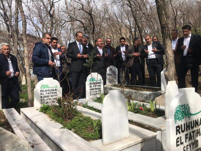 Şemdinli'nin yeni başkanından Ahmet Budak'ın mezarına ziyaret