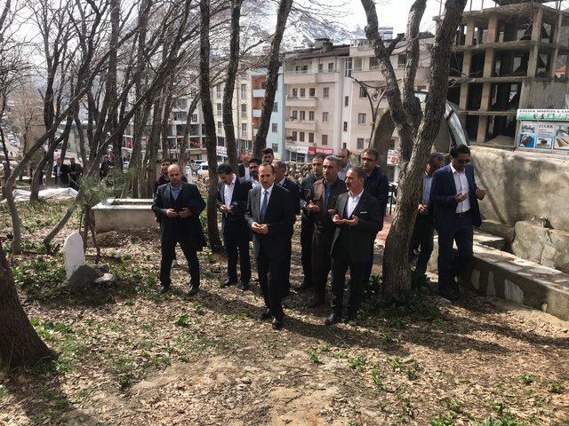 Şemdinli'nin yeni başkanından Ahmet Budak'ın mezarına ziyaret