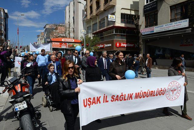 Balonlar, otizmde farkındalık için havalandı