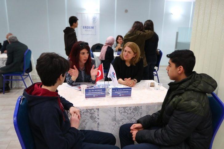 HKÜ, Akademisyenleri ile Erdem Koleji Kariyer Günlerinde G5