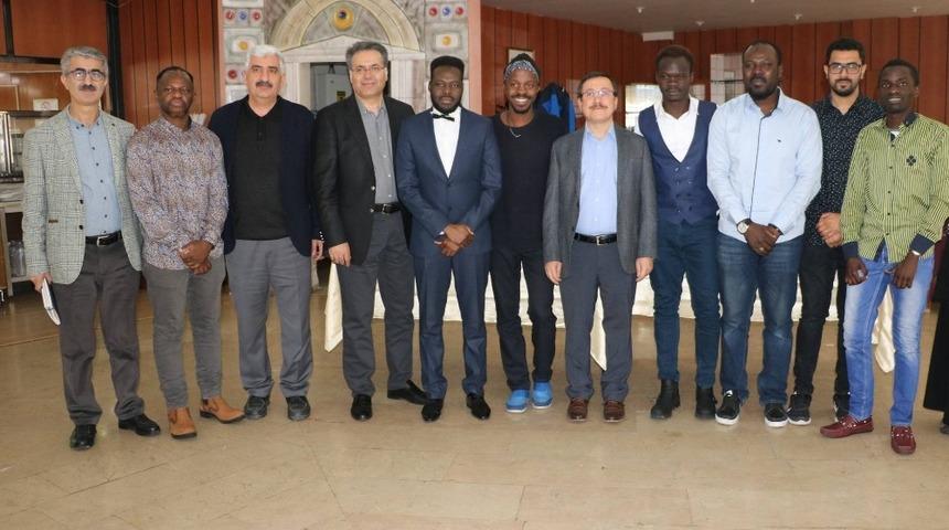 Rekt&ouml;r Kızılay, Afrikalı &ouml;ğrencilerle buluştu