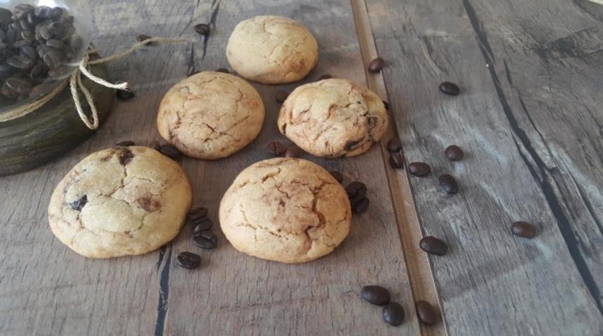 Badem Ezmeli Çikolatalı Kurabiye