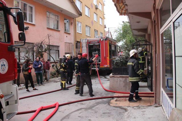 Suriyeli ailenin yaşadığı evde çıkan yangın korkuttu