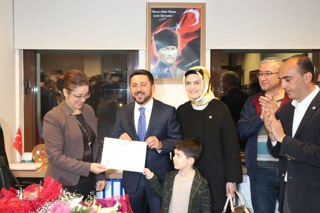 Nevşehir Belediye Başkanı Rasim Arı mazbatasını aldı 1