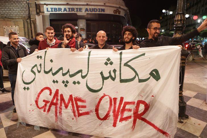 Cezayir'de Buteflika'nın istifasından dolayı sevinç gösterisi  G4