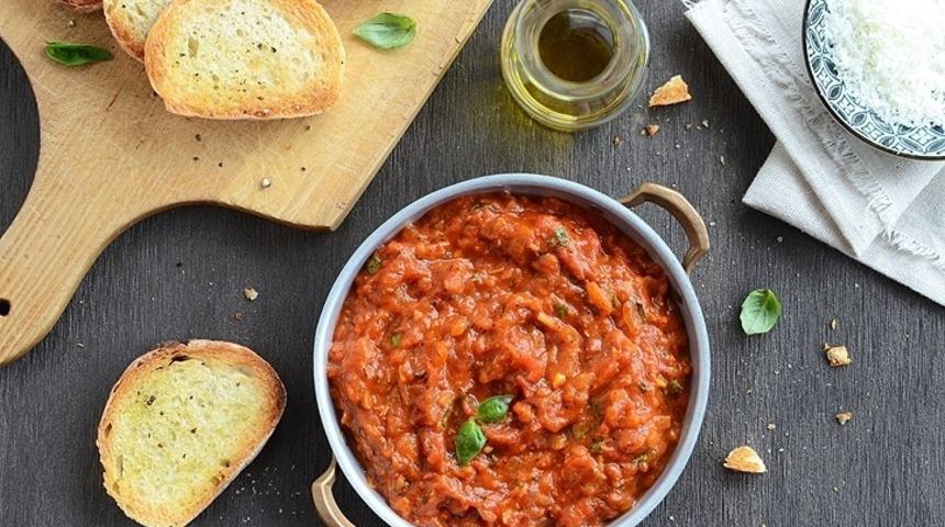 Parmesan Peynirli Domates Sos