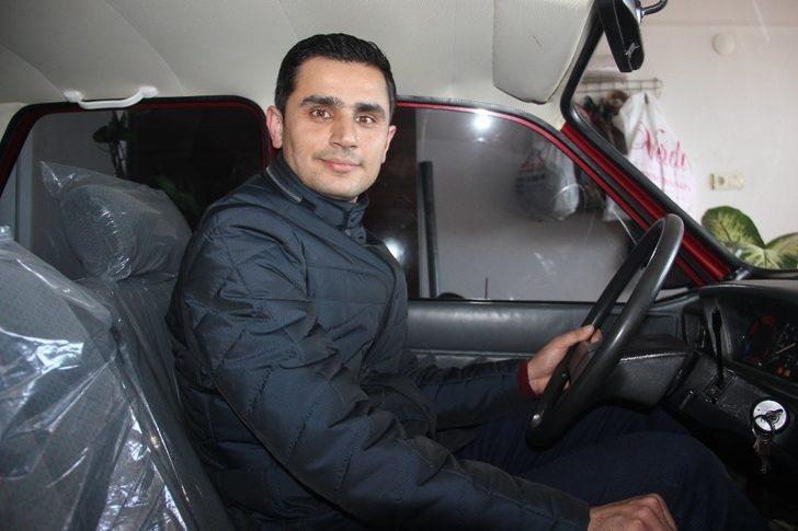 Otomobiline çocuğu gibi bakıyor! Eve giren hayrete düşüyor G5