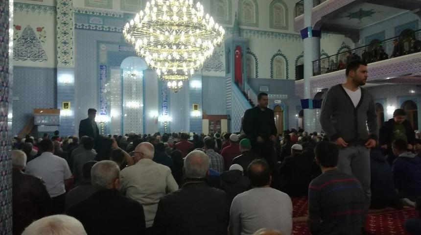 Aydın&rsquo;da Mira&ccedil; Kandili dolayısıyla vatandaşlar camilere akın etti
