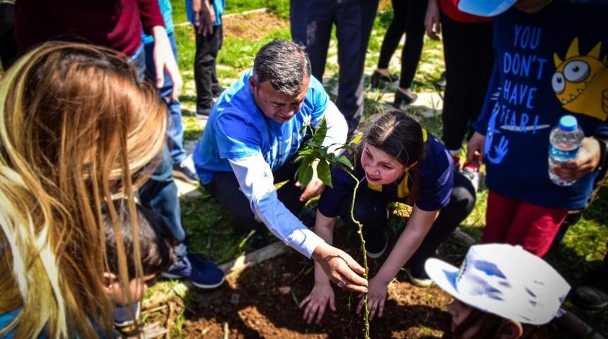 Otizmli &ccedil;ocuklar &ccedil;evreyi eğlenerek &ouml;ğrendi